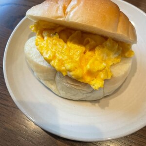 離乳食　幼児食　スクランブルエッグのサンドイッチ